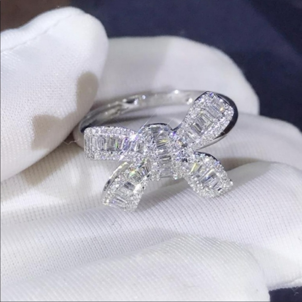 *NEW 925 STERLING SILVER DIAMOND BAGUETTE BOW RING - Picture 1 of 6